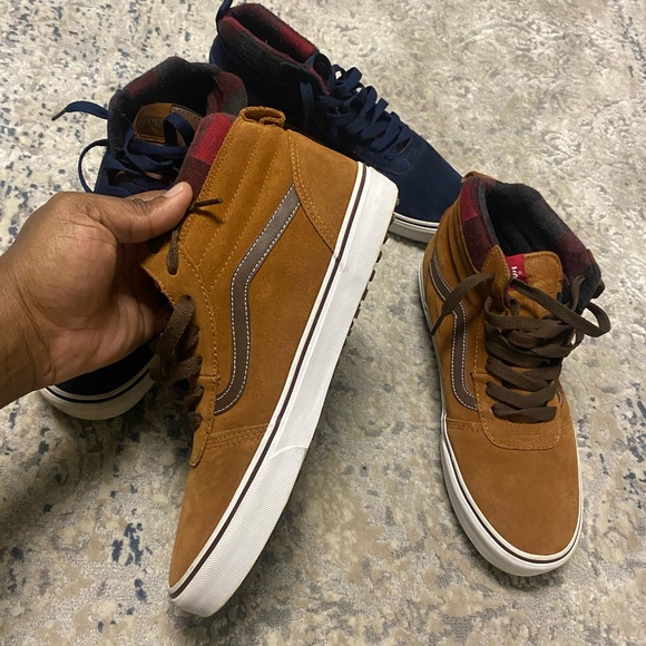 2 vans ski hi for a cool deal. Size 10.5 each. Brown and black - Picture 3 of 5